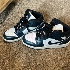 Nike Air Jordan black/navy/white 6.5Y